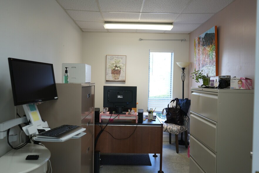 More Photos Of 30 Canton St, Manchester Medical For Lease