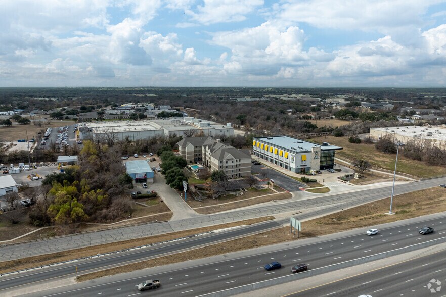 More Photos Of 520 I-35, Round Rock Hotel For Sale