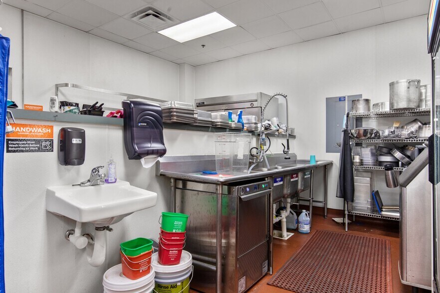 More Photos Of 201 E Livermore Dr, Pembroke Medical For Sale