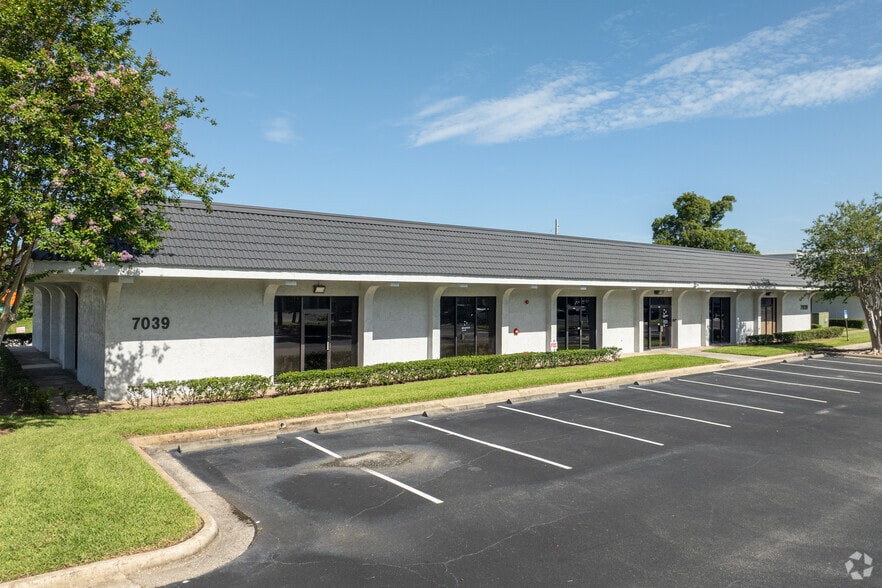 More Photos Of 7041 Grand National Dr, Orlando Unknown For Lease