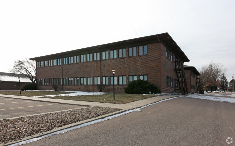 More Photos Of 2947 SW Wanamaker Dr, Topeka Office For Lease