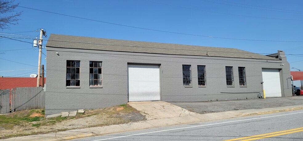 More Photos Of 85 W Broad St, Fairburn Freestanding For Sale