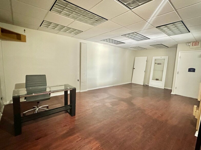 More Photos Of 5751 Dawson St, Hollywood Warehouse For Lease