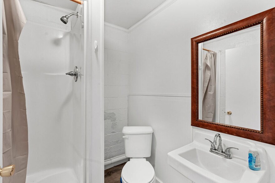 More Photos Of 973 W Main St, Abingdon Specialty For Sale