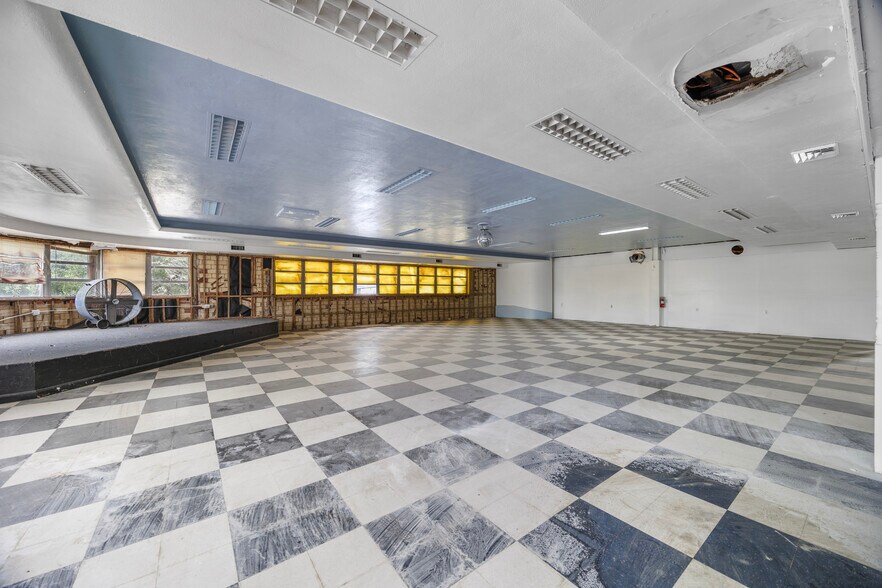 More Photos Of 3801 Garrow St, Houston Freestanding For Sale