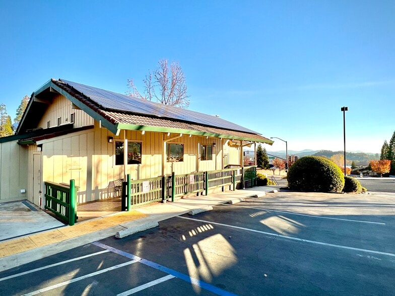 Primary Photo Of 800 Delnero Dr, Sonora Medical For Lease