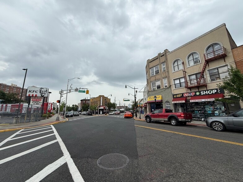 More Photos Of 615 Summit Ave, Union City Apartments For Sale