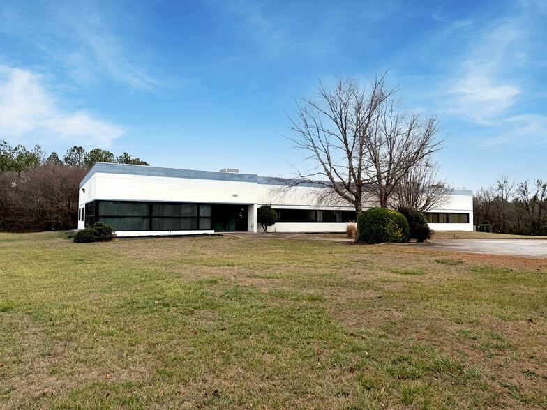 More Photos Of 180 Commerce Ctr, Greenville Warehouse For Lease