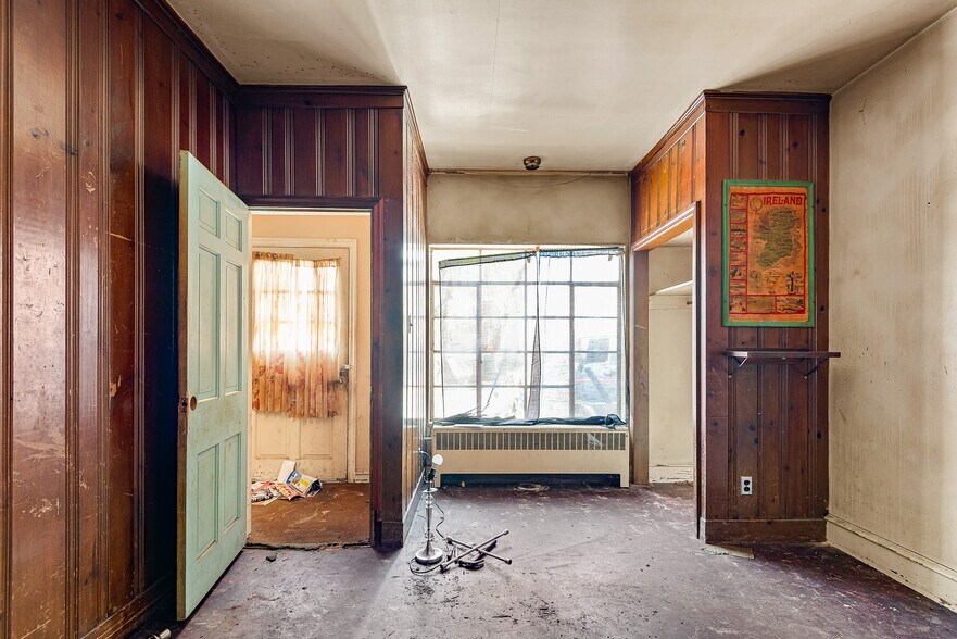 More Photos Of 9 E 44th St, Wilmington Office Residential For Sale