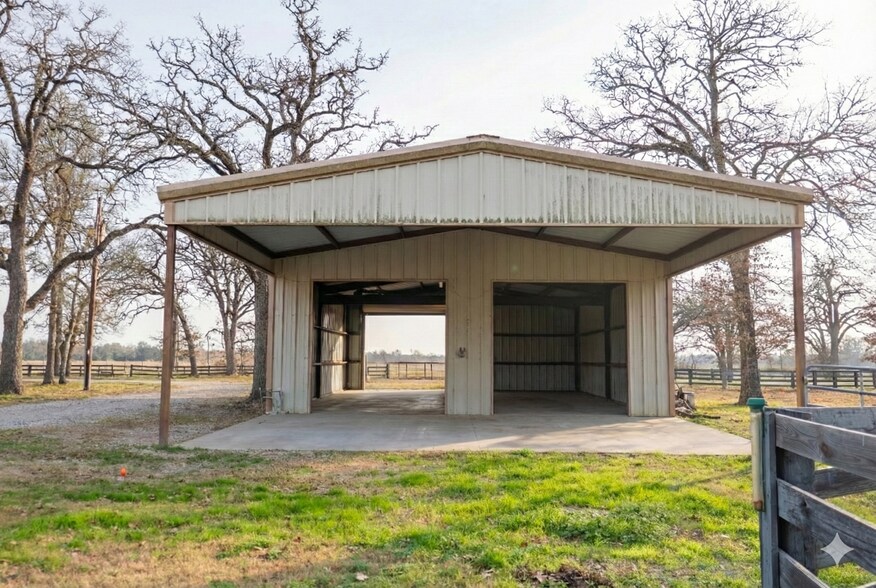 More Photos Of 1111 E 3rd St, Rockdale Land For Sale