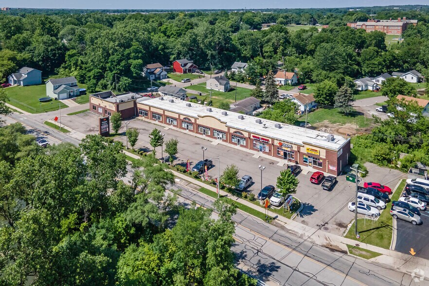 More Photos Of 671-695 Baldwin Ave, Pontiac Storefront For Lease