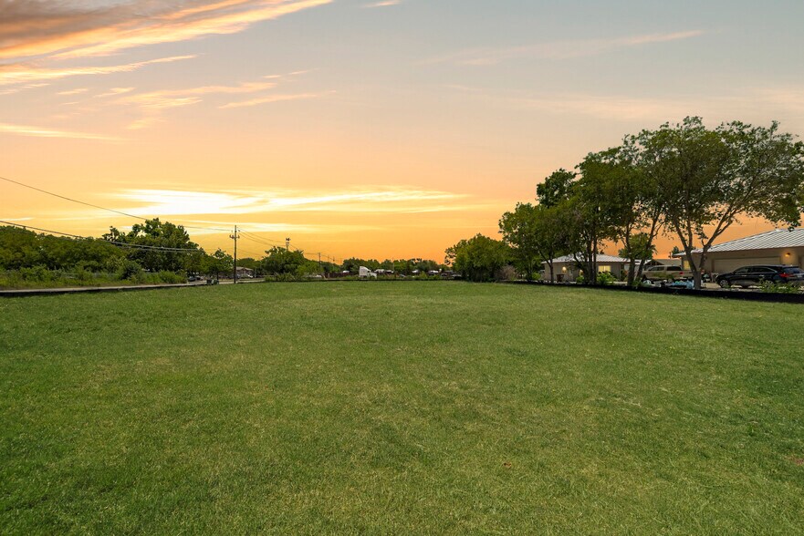 More Photos Of 16409 Summit Dr, Austin Land For Lease