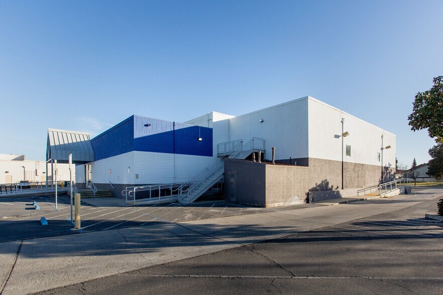 More Photos Of 2710 Geer Rd, Turlock Freestanding For Lease