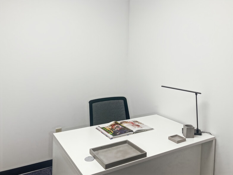 Primary Photo Of 2000 Cliff Mine Rd, Pittsburgh Coworking Space