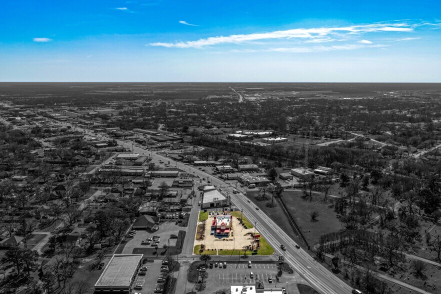 More Photos Of 1014 W Moore Ave, Terrell Restaurant For Sale