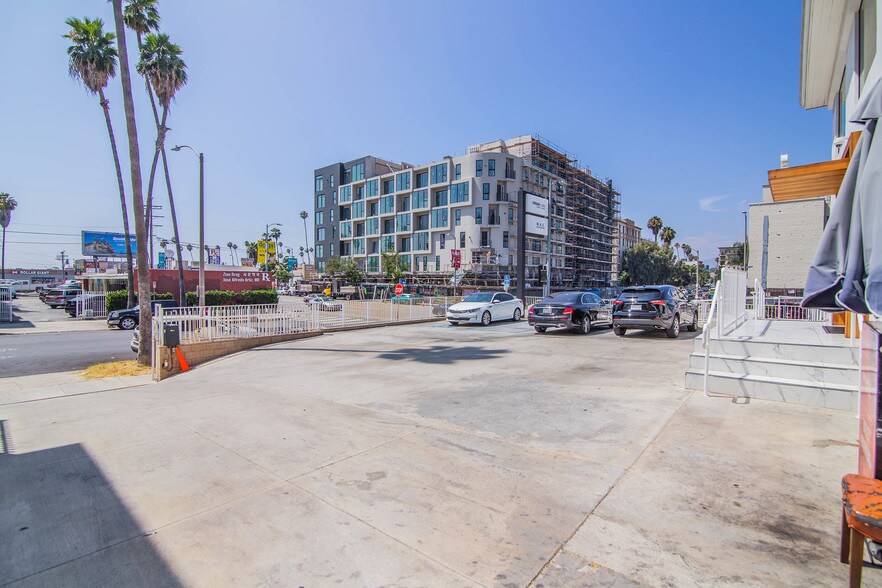 More Photos Of 300-302 S Mariposa Ave, Los Angeles Storefront Retail Office For Lease