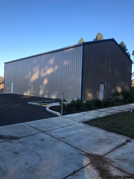 Primary Photo Of 25189 Jeans Road Rd, Veneta Manufacturing For Sale