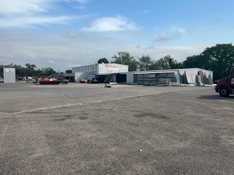 More Photos Of 6011-6019 Gold St, Houston Warehouse For Sale
