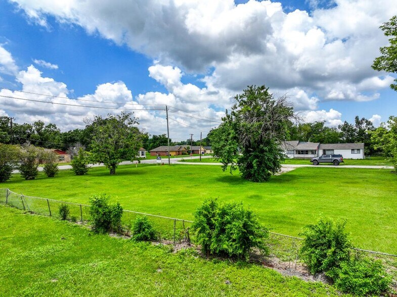 More Photos Of 604 E Broad St, Forney Office Residential For Sale