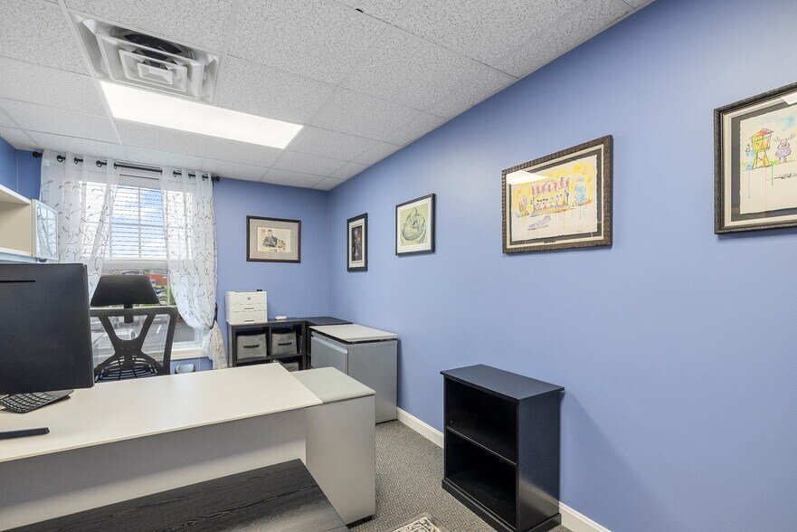 More Photos Of 10 Cedar St, Woburn Office For Sale