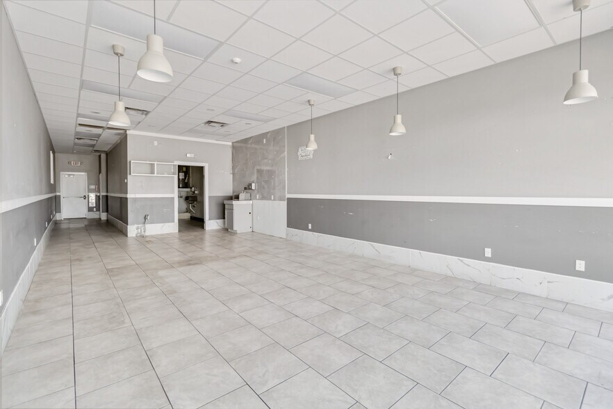 More Photos Of 2808 E Osceola Pky, Kissimmee Storefront Retail Office For Lease