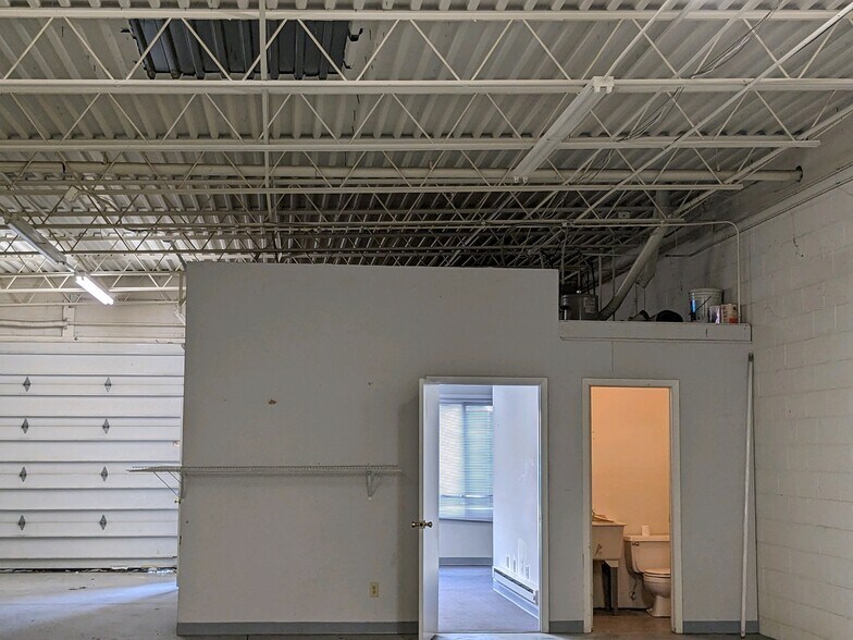 More Photos Of 26700 Renaissance Pky, Warrensville Heights Manufacturing For Lease