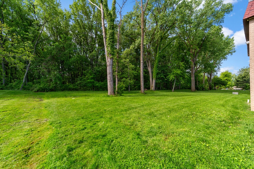 More Photos Of 5216 E Lake Rd, Sheffield Lake Apartments For Sale