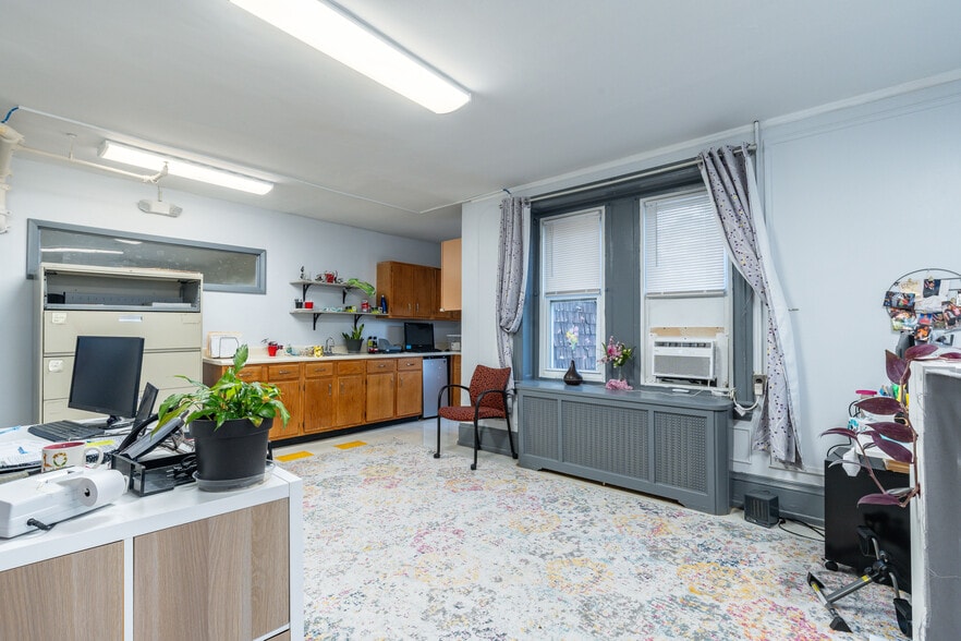More Photos Of 200 Camp Hill Rd, Fort Washington Specialty For Sale