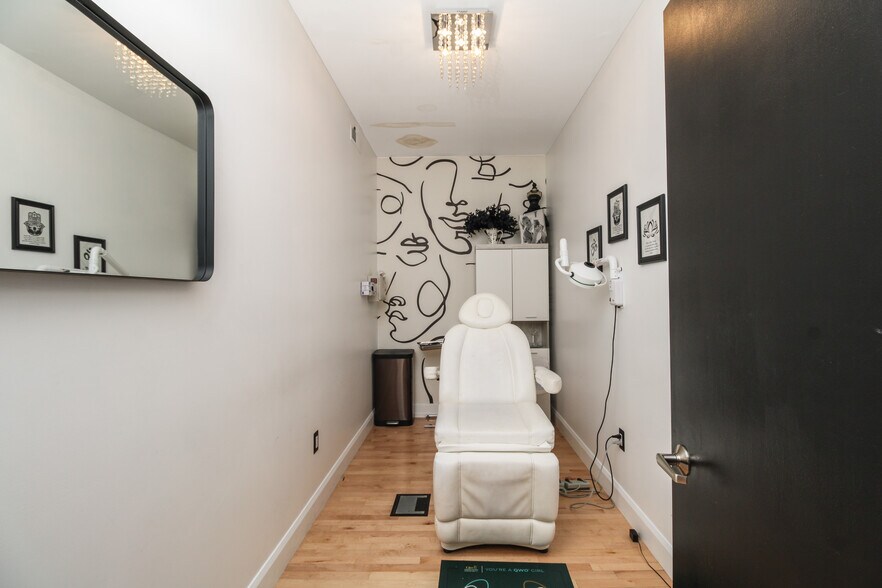 More Photos Of , Marietta General Retail For Sale