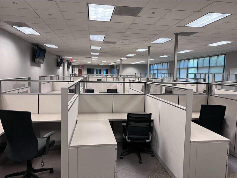 More Photos Of 390 Benmar Dr, Houston Office For Sale