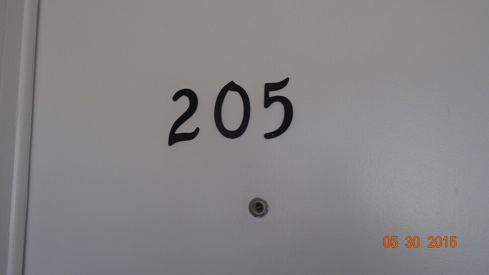 More Photos Of 20246-20254 Saticoy St, Winnetka Storefront Retail Office For Lease