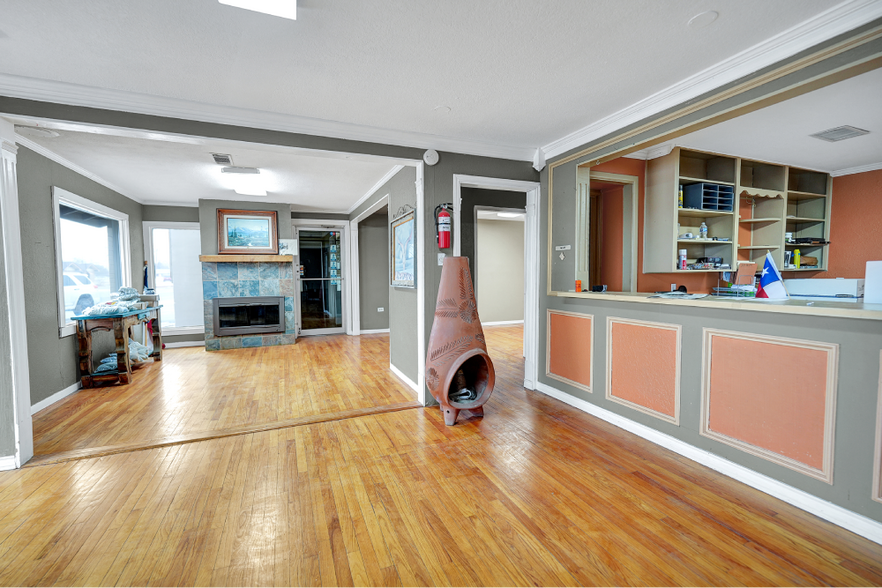 More Photos Of 1509 N Big Spring St, Midland Loft Creative Space For Sale