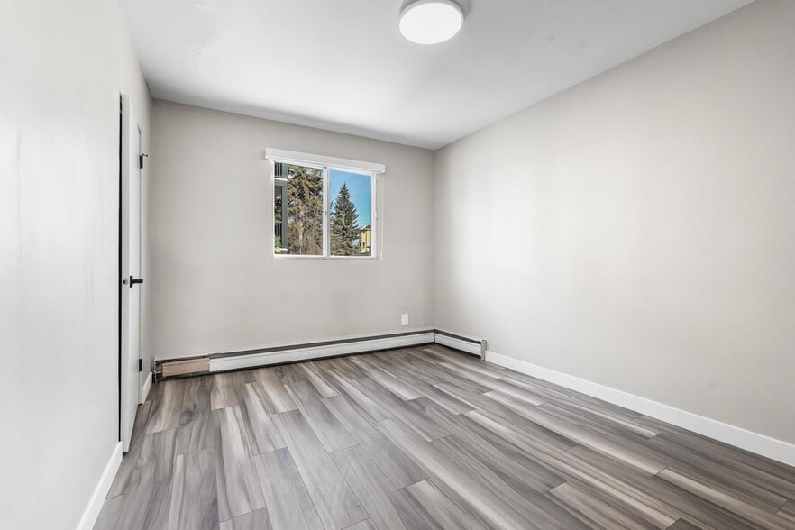 More Photos Of 1624 26 Av SW, Calgary Apartments For Sale