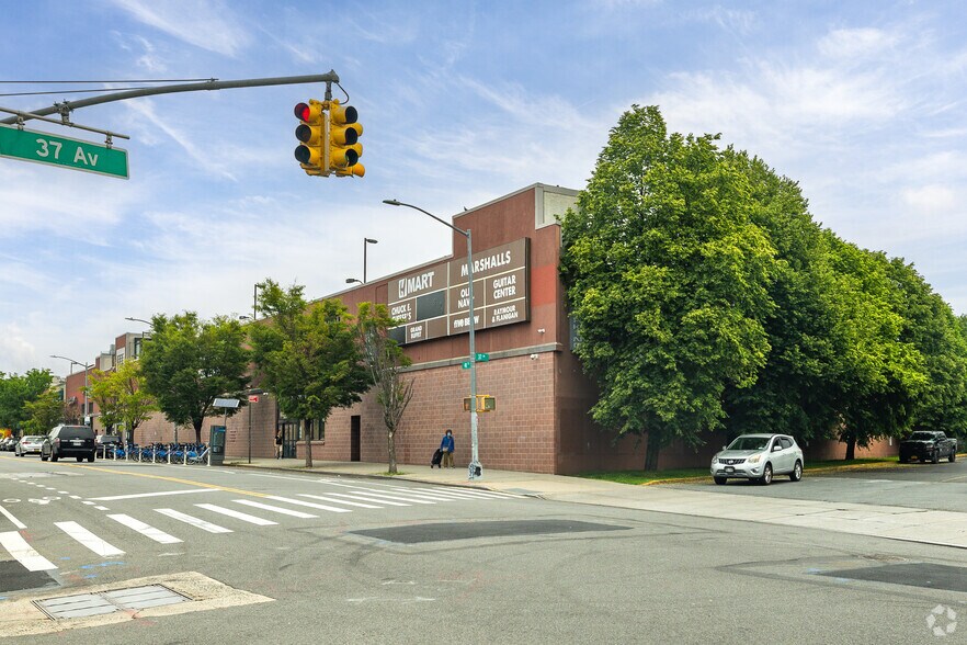 More Photos Of 48-18 Northern Blvd, Long Island City Storefront For Lease