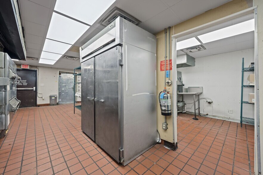 More Photos Of 1301 Gum Branch Rd, Jacksonville Restaurant For Sale