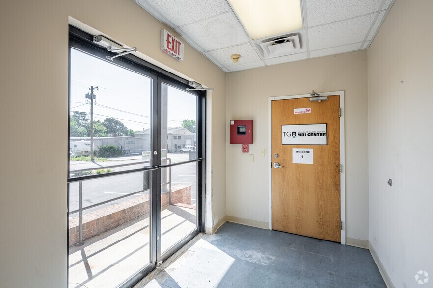 More Photos Of 30 Benefit St, Warwick Medical For Lease