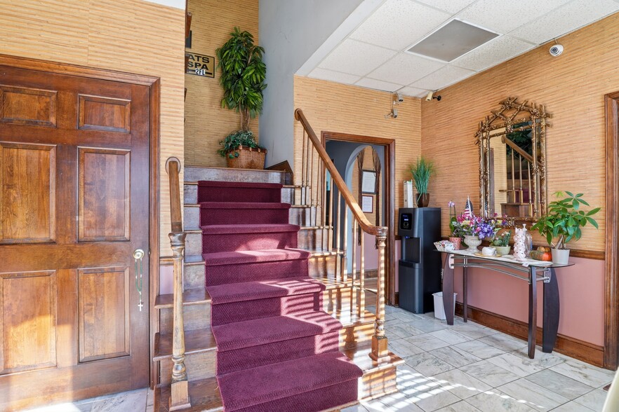 More Photos Of 5808 Monroe Rd, Charlotte Office For Sale