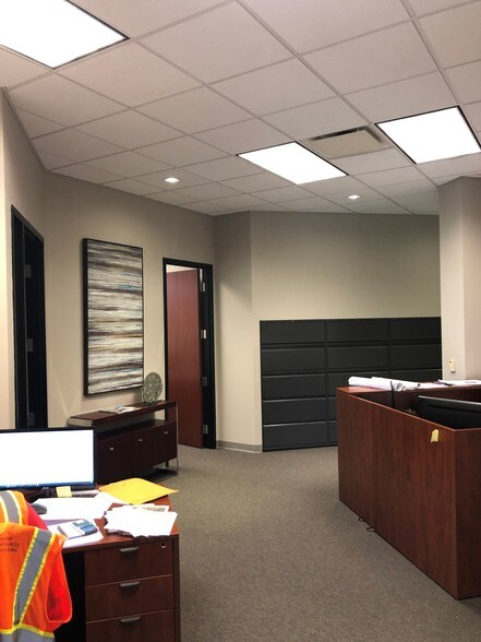 More Photos Of 3515 W 75th St, Prairie Village Office For Lease
