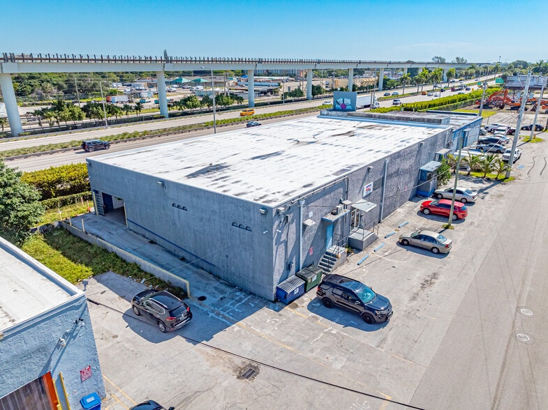 More Photos Of 3035 NW 40th St, Miami Warehouse For Sale