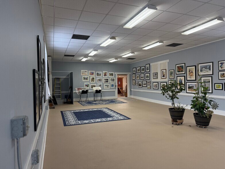 More Photos Of 106 Water St, Lake Mills General Retail For Sale