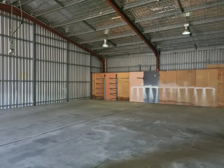 More Photos Of 1 Elizabeth Ave, Taree Showroom For Lease