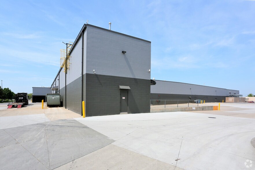 More Photos Of 340 E Edgewood Blvd, Lansing Freestanding For Lease