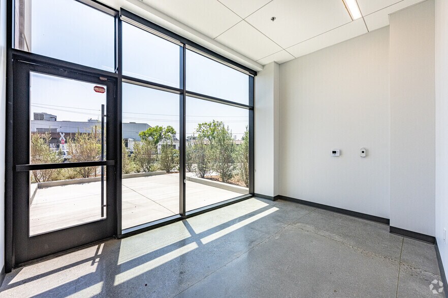 More Photos Of 4416 Azusa Canyon Rd, Irwindale Distribution For Sale