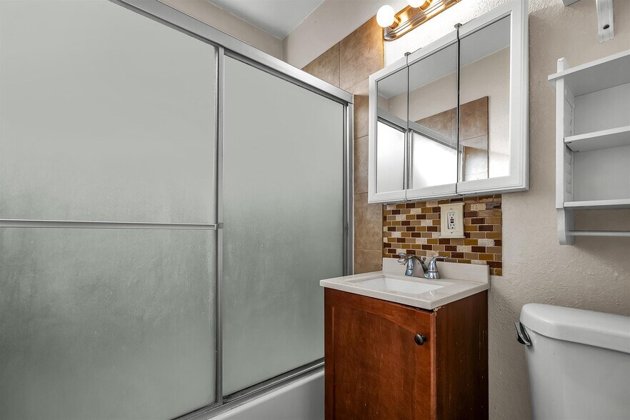 More Photos Of 2402 Marine Ave, Gardena Storefront For Sale