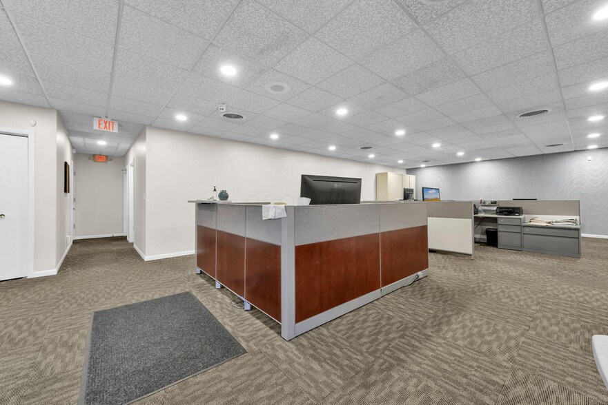 More Photos Of 444-454 E Center St, Marion Office For Sale