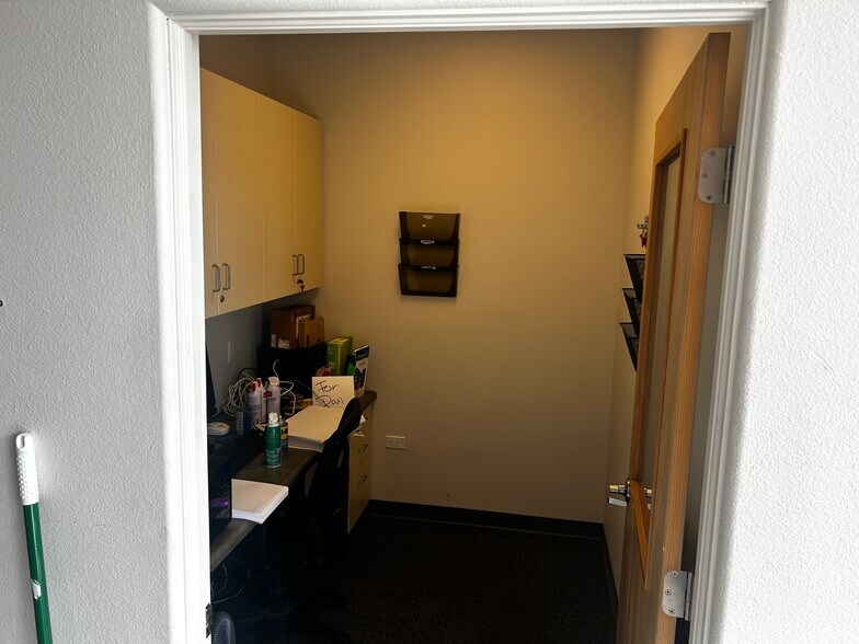 More Photos Of 350 Stafford Ln, Delta Freestanding For Lease