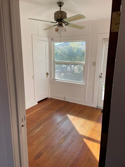 More Photos Of 151 Maciver Ln, Bishop Office For Lease