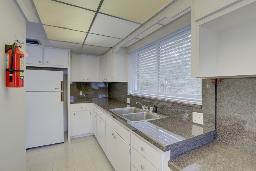 More Photos Of 8 SE 8th St, Fort Lauderdale Office For Sale