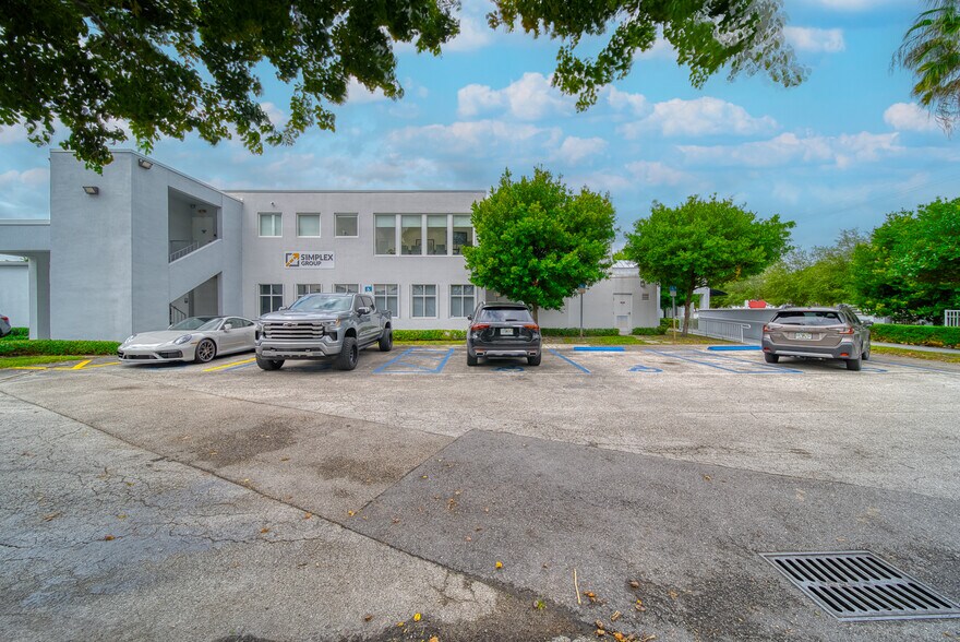 More Photos Of 7500 NW 52nd St, Miami Medical For Lease