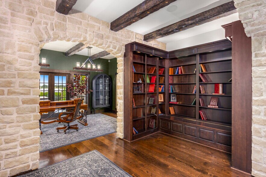 More Photos Of 4122 186th Blvd, Russell Specialty For Sale
